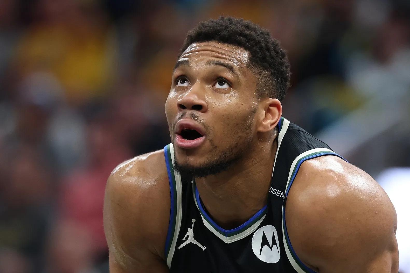 九游体育官网-包含字母哥在老鹰比赛中刷新纪录，出色发挥引发热议！全场沸腾不已的词条