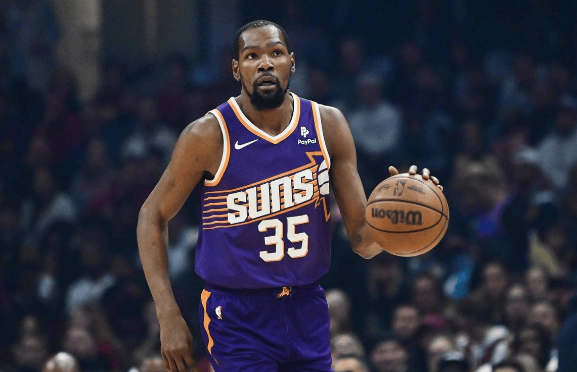 九游体育-字母哥焦点对战，杜兰特与70激战皇家马德里分钟，刷新纪录胜负难料！再创辉煌时刻(字母哥vs奥尼尔)